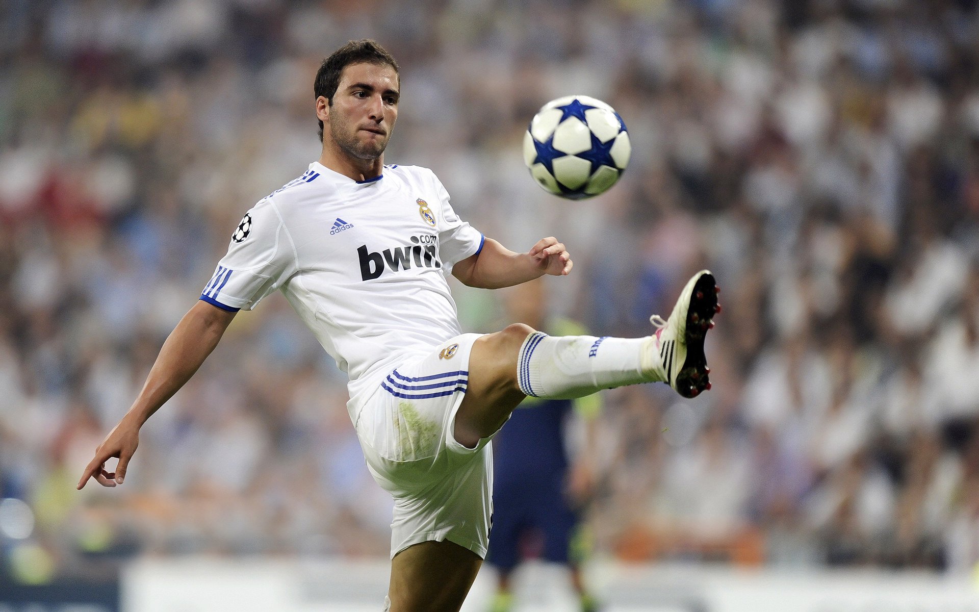 开云体育中国官网-卡塞米罗全程高能输出，荷兰关键战突围皇家社会，铁腰与橙衣军团的战术交响曲