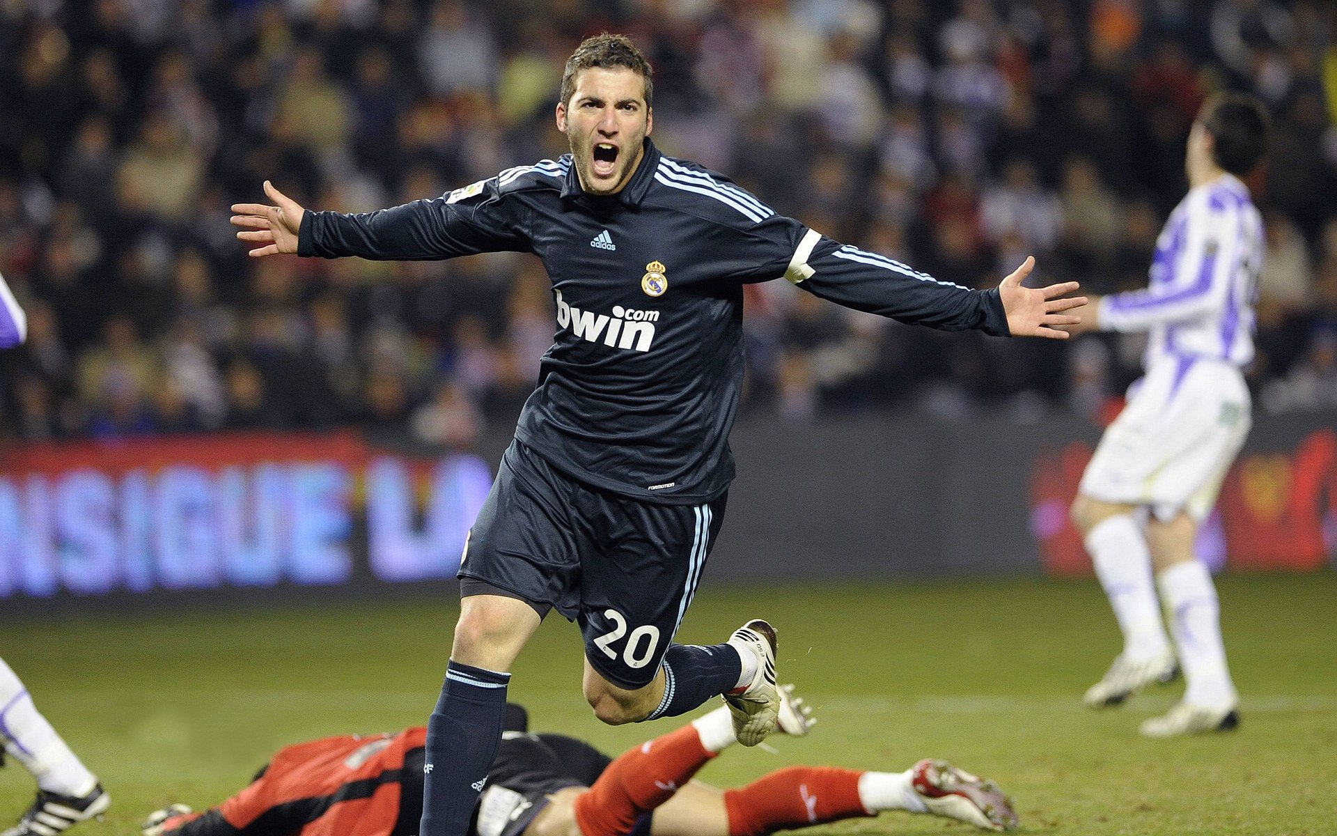 布克单骑破千军,雄鹿狂胜揭示国王体系之困